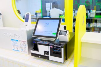 自動精算機やキャッシュレス端末を導入。支払いも効率化！